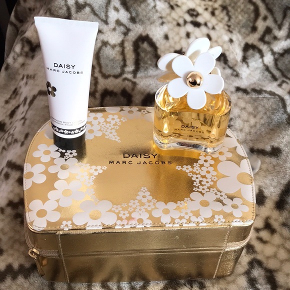 Marc Jacobs Other - MARC JACOBS DAISY With free Body Lotion included